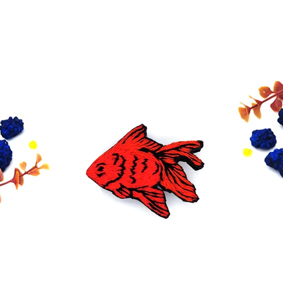 broche brodée poisson rouge lyon fait main bijoux créateur