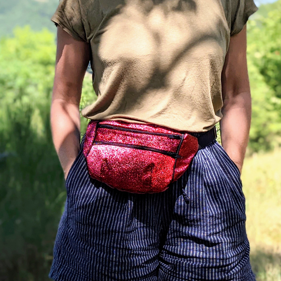 sac banane Lyon sacoche pochette créateur création artisanale velours jacquard tissu irisé brillant léopard bumbag fannypack sac bandoulière pochette accessoire