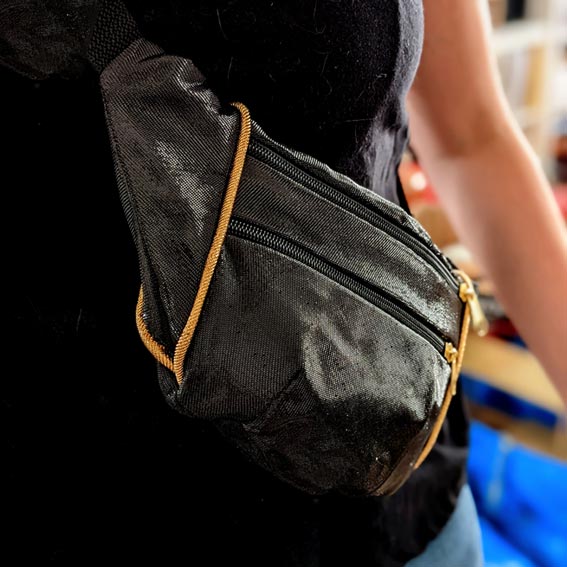 sac banane Lyon sacoche pochette créateur création artisanale velours jacquard tissu irisé brillant léopard bumbag fannypack sac bandoulière pochette accessoire